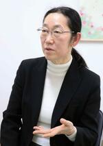 　新宿少年センターで少年少女を支援する井口由美子さん＝２月、東京都新宿区