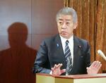 　「日中ハイレベル経済対話」を終え、記者団の取材に応じる岩屋外相＝２２日午後、東京都千代田区