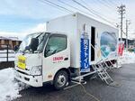 　能登半島地震の被災地に派遣された兵庫県南あわじ市のトイレカー＝２０２４年１月、石川県珠洲市（南あわじ市提供）