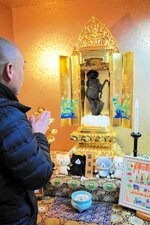 栖岸寺に「猫薬師」として祭られている猫のミイラ。湖山長者と薬師如来の伝説を今に伝える