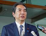 　石破首相に辞表を提出後、記者団の取材に応じる江藤農相＝２１日午前、首相官邸