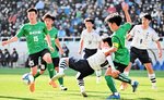 ２回戦・米子北―昌平　米子北は後半７分、仲田（中央）のパスを起点に先制点を奪う＝埼玉スタジアム