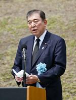 　太平洋戦争末期に激戦地となった硫黄島で営まれた日米合同慰霊式で、追悼の言葉を述べる石破首相＝２９日午前、東京都小笠原村（代表撮影）