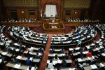 　国会で開かれた参院本会議＝１２日午前