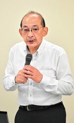 地域づくりの成果や課題について語る小田切教授