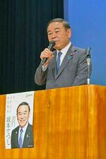 　熊本県大津町で講演する自民党の坂本国対委員長＝１日午後