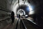 　３１日、ソウルの地下鉄で放火による火災が発生し、避難する乗客ら（提供写真・聯合＝共同）