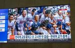 　全国高校野球選手権大会で京都国際高の決勝進出を伝えるニュース映像＝２１日、ソウル（共同）