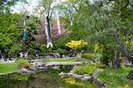 　ホランド公園にある日本庭園＝１７日、ロンドン（共同）