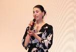 　出演した映画の上映会で舞台あいさつする町田萌香さん＝２月、東京都中野区