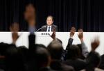 　記者会見するフジテレビの清水賢治社長＝３１日夜、東京都港区のフジテレビ