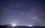 澄んだ星空にたなびく天の川＝１日午前５時ごろ、鳥取県伯耆町須村