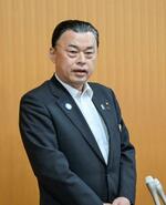 　核のごみの最終処分を巡り、取材に応じる島根県の丸山達也知事＝１６日午後、松江市