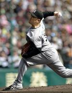 　先発し、３回１失点の巨人・田中将＝甲子園