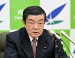 　インタビューに答える伊東地方創生相