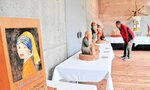 但馬・丹波両地域の交流をテーマに開かれている木彫展＝香美町村岡区和池の木の殿堂