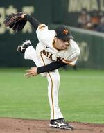 　ヤクルト戦に先発し５回無失点で勝利した巨人・石川＝東京ドーム