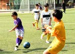 白熱したプレーを展開する選手たち
