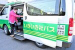 鳥取市用瀬町に隣接する同市河原町のスーパーまで運行エリアを延伸する共助バス「いきいき社バス」