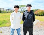 「誰かが行動し、挑戦するための一歩を踏み出す後押しがしたい」と話す戸羽さん（右）と稲垣さん＝鳥取市の鳥取環境大