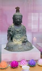 　韓国・瑞山の浮石寺が保管する観世音菩薩坐像＝１７日（共同）