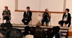 中高生時代の思い出や現在までの道のりを軽妙なトークで語る竹中さん（左）ら＝２７日、鳥取市のとりぎん文化会館