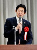 　新潟県長岡市で講演する小林元経済安保相＝２３日午後