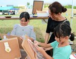 多彩なワークショップを楽しむ参加者ら