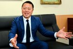 県産の農産物が「適正価格で取引されるようにしたい」と語る小里本部長＝鳥取市五反田町のＪＡ全農とっとり五反田事務所