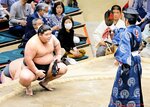 伯桜鵬のしこ名が決まり、地元から期待が集まる＝２７日、両国国技館