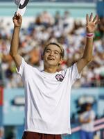 　男子ストリート決勝の演技を終えた白井空良＝パリ（共同）