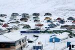 　雪に覆われたグリーンランド・ヌークの市街地＝１月（共同）