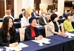 小泉氏の戦況分析に耳を傾ける会員ら＝２３日、倉吉市上井町１丁目のホテルセントパレス倉吉