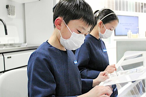 真剣にリフォームプランを作成する子どもたち