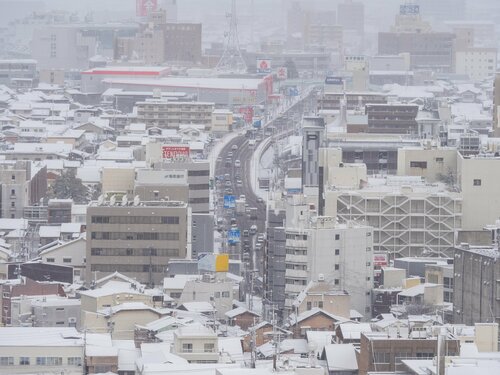 米子城跡から市街地を見渡す＝24日午後0時15分ごろ