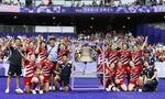 　ブラジルに勝利し記念写真に納まる日本＝パリ郊外（共同）