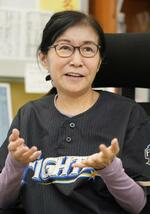 　インタビューに答える香山リカさん＝２０２４年４月１８日、北海道むかわ町