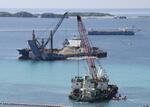 　米軍普天間飛行場の移設に向けた工事が進む、沖縄県名護市辺野古沖の大浦湾＝１５日