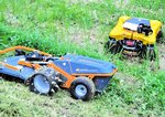 さまざまな種類がある自走式リモコン草刈り機。購入経費の一部を支援する