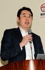 トランプ関税の影響について解説する永浜氏＝５月２８日、鳥取市のとりぎん文化会館