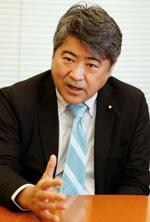 　インタビューに答える自民党の木原誠二選対委員長