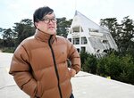 東日本大震災の津波被害に遭った自宅跡近くを訪れた中井祐一さん＝１月、福島県双葉町