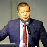 ダイヤモンド電機の経営再生手法を紹介する小野氏＝６日、鳥取市富安２丁目の日本海新聞ビル５階ホール