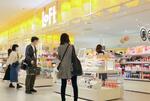 　阪神百貨店梅田本店で営業を再開した「梅田ロフト」＝２１日午前、大阪市北区