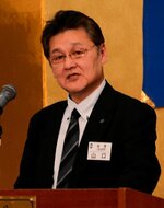 解散総選挙を見据えて士気を高める山口会長＝１９日、鳥取市内