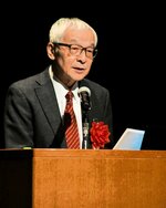 犯罪被害者や遺族への支援の充実を訴える土師さん＝２９日、鳥取市のとりぎん文化会館