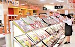 各百貨店がギフトコーナーを設けて商戦を本格化させている＝鳥取市今町２丁目の丸由百貨店
