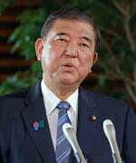 　江藤拓農相の更迭に関し、記者団の取材に応じる石破首相＝２１日午前、首相官邸