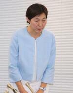 　パワハラ疑惑を受け、記者会見で謝罪する水野素子参院議員＝２１日午後、横浜市