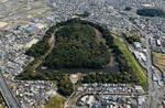 　誉田御廟山古墳（応神天皇陵）＝４月、大阪府羽曳野市